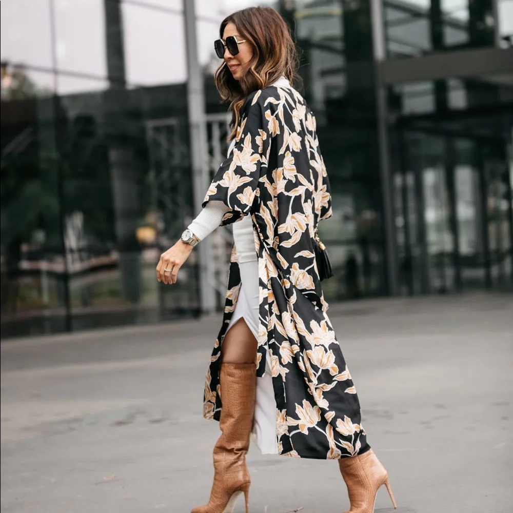 Maison Du Soir Selena Oversized Floral Kimono Bel… - image 2